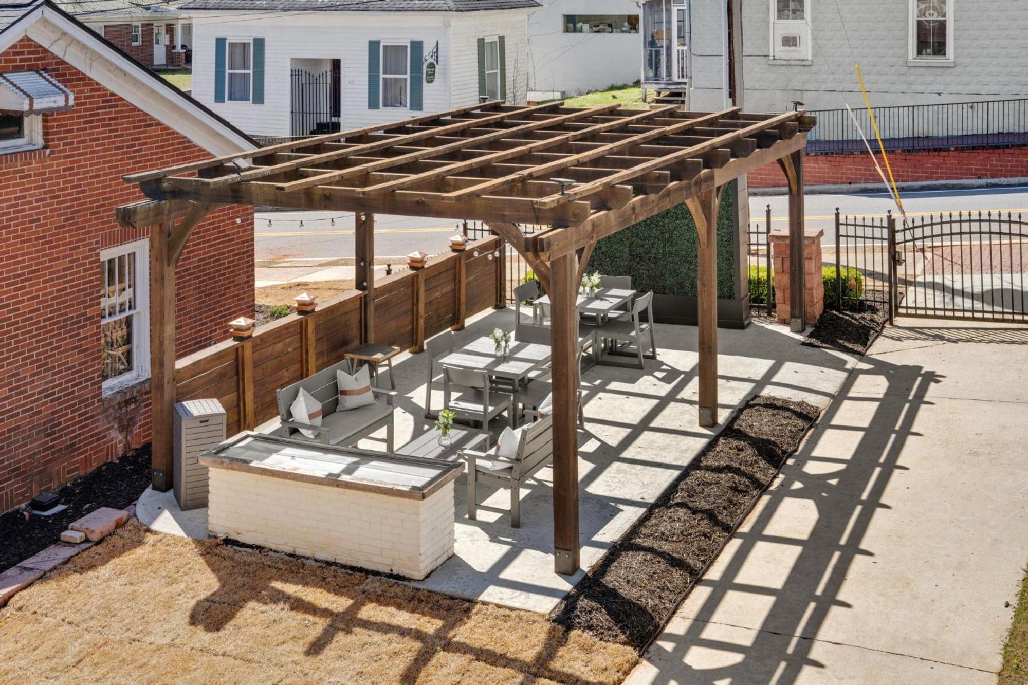 27 On Park Boutique Hotel & Venue Dahlonega Exterior foto